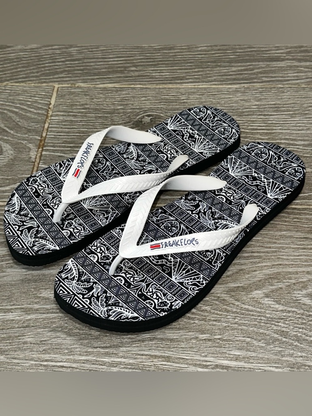 Freak Flops Sandalias Namu Flip-Flop Sandals Navy White Beach Men’s 9, 41-42 EUC